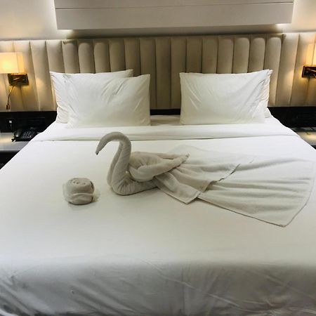 Hotel Midas Inn Матура Екстериор снимка