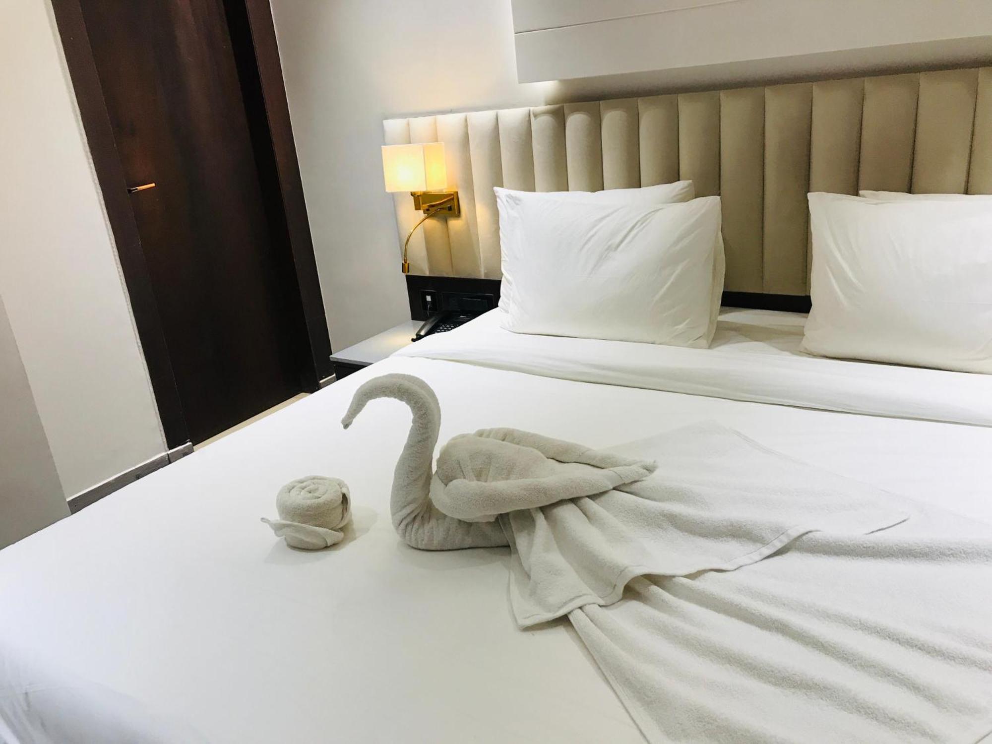 Hotel Midas Inn Матура Екстериор снимка