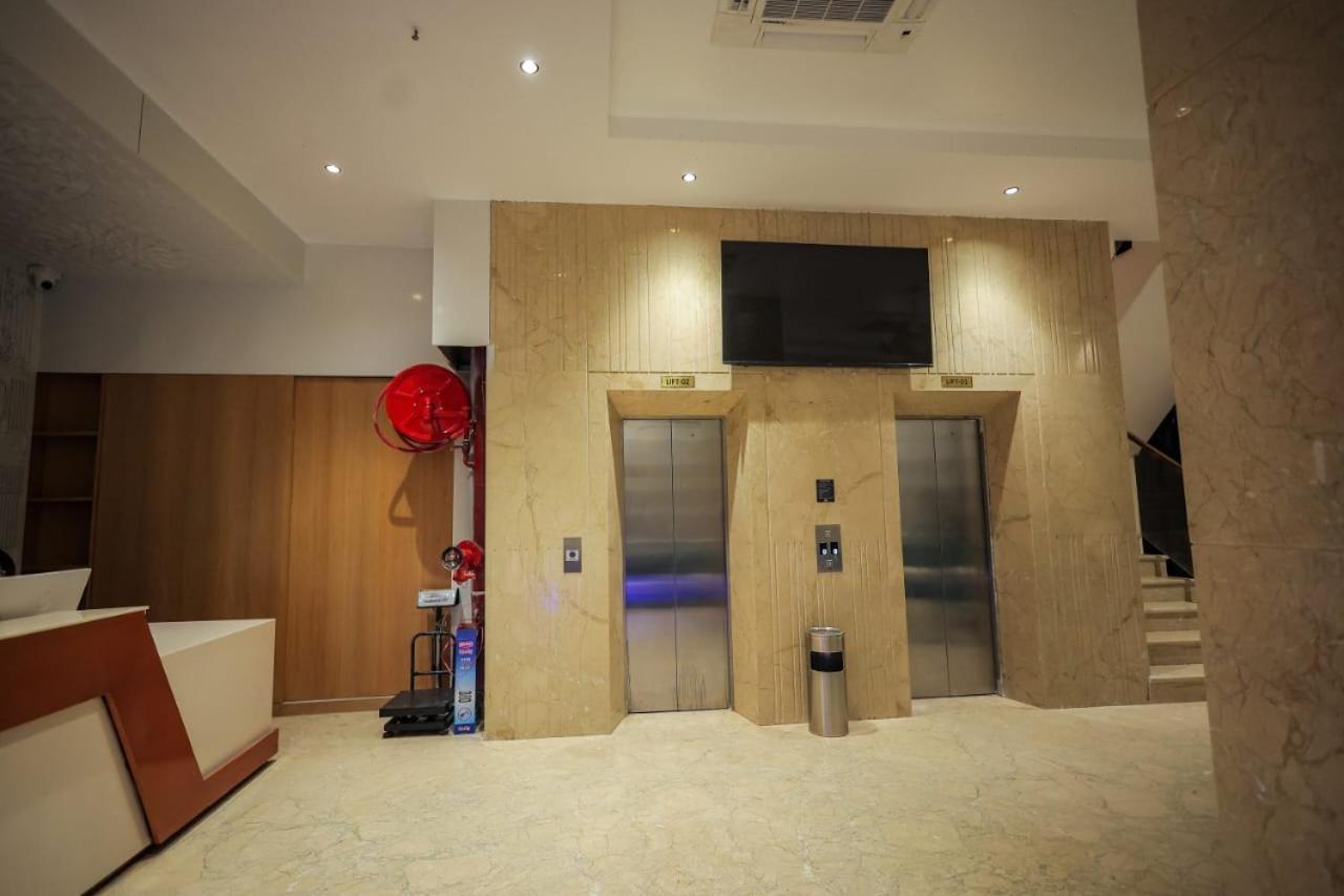 Hotel Midas Inn Матура Екстериор снимка