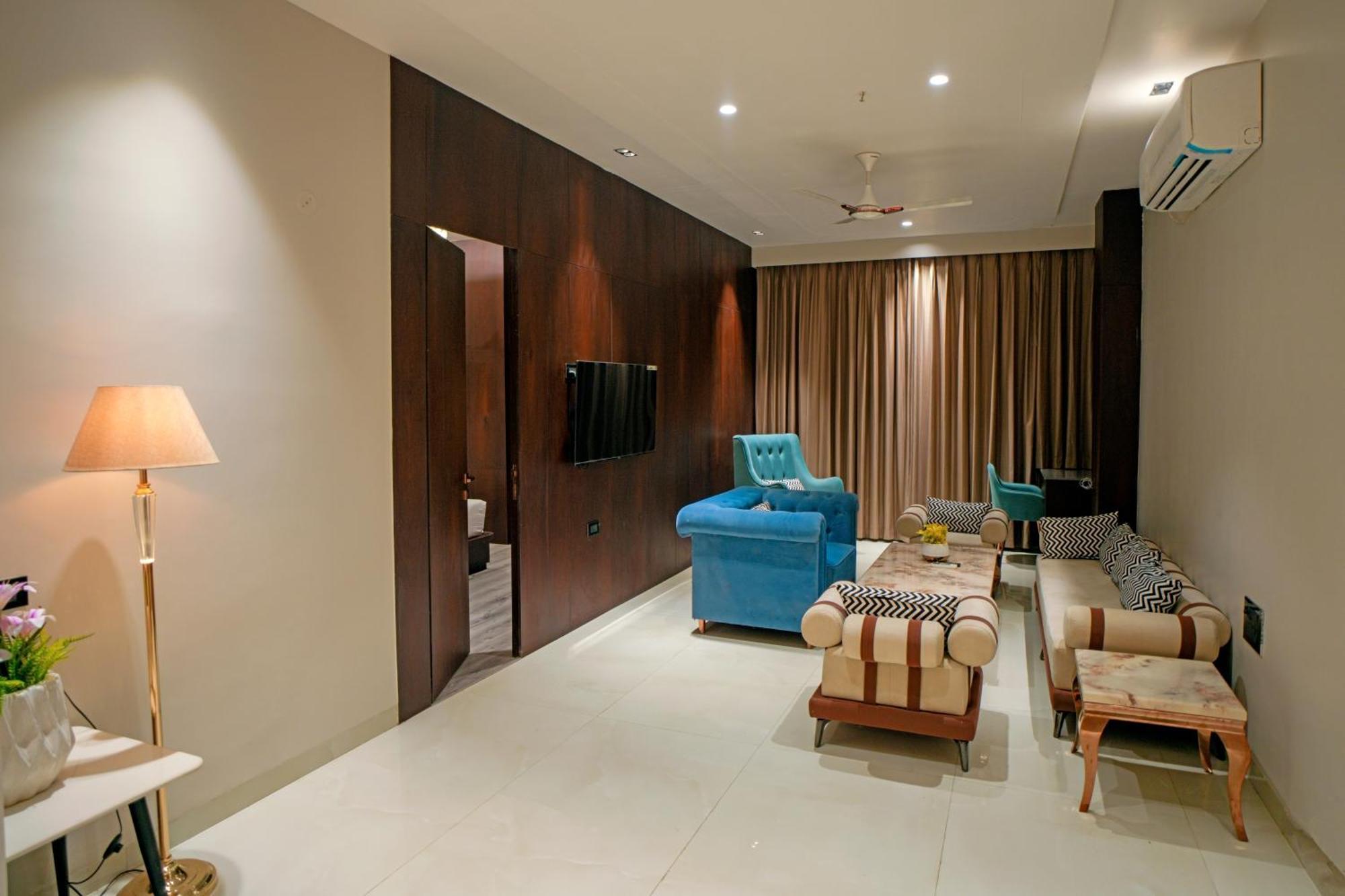 Hotel Midas Inn Матура Екстериор снимка