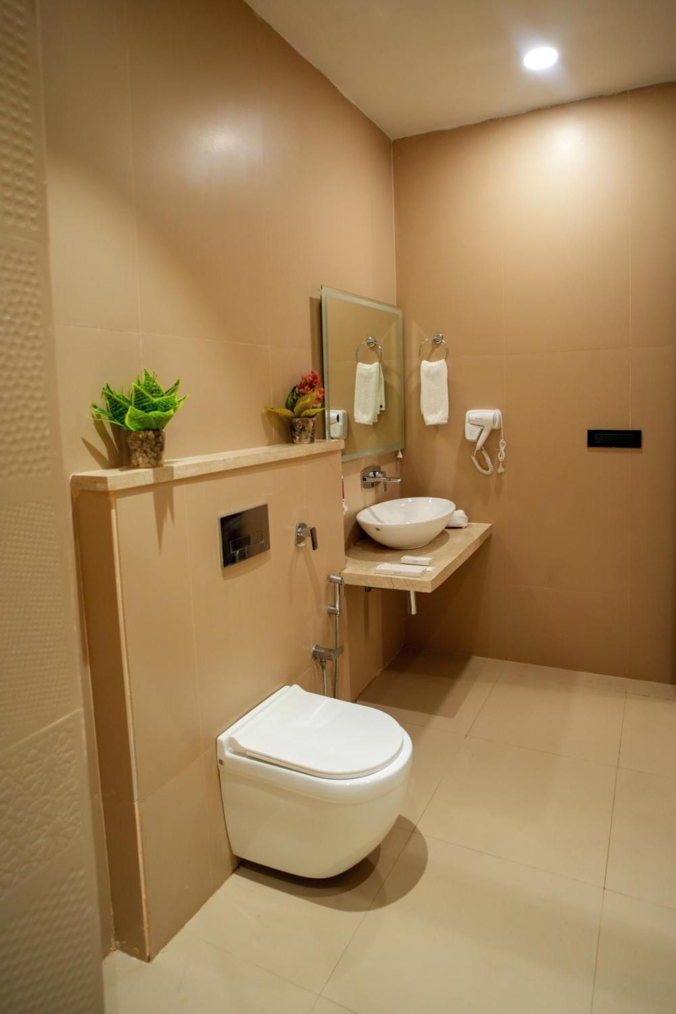 Hotel Midas Inn Матура Екстериор снимка