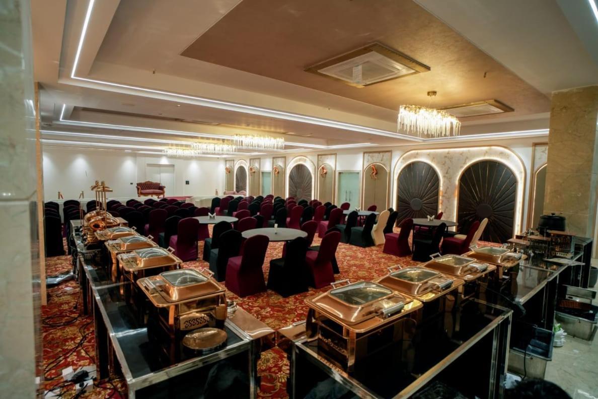 Hotel Midas Inn Матура Екстериор снимка